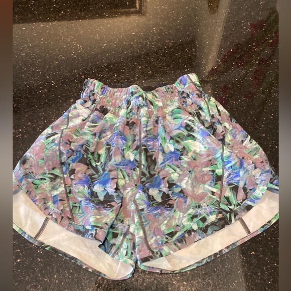 Lululemon shorts - Picture 4 of 4